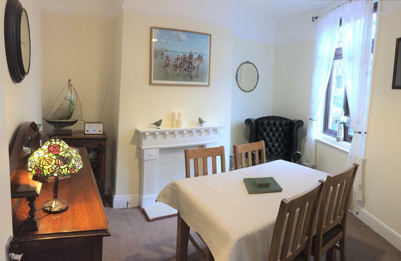 פילי Browns Holiday Cottage מראה חיצוני תמונה